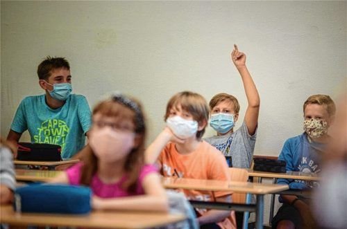 Die Maskenpflicht ist zurück an den weiterführenden Schulen im Landkreis Rosenheim (Symbolbild).Foto dpa