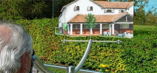 Durch ein Guckloch wird die römische Villa im Bernauer Zentrum sichtbar.