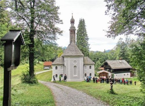 Ein besonderer Wallfahrtsort: Die Wallfahrtskirche Mariä Heimsuchung in Kirchwald zieht an den „Goldenen Samstagen“ viele Besucher an.