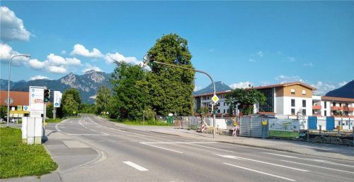 Eine Ampelregelung an der Kreuzung Nußdorfer Straße/Inntalstraße/Edeka-Zufahrt soll künftig für mehr Verkehrssicherheit sorgen. Foto Stuffer-Chunphetch