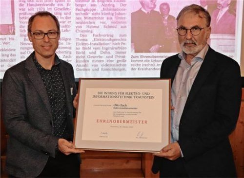 Eine der ersten Amtshandlungen des neuen Obermeisters Peter Müller (links): Er ernannte seinen Vorgänger Otto Zach zum Ehrenobermeister. Foto Wittenzellner