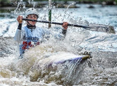 Emily Höller vom Kajak-Klub Rosenheim sicherte sich bei der deutschen Junioren-Meisterschaft im Kanuslalom die Bronzemedaille.Foto re