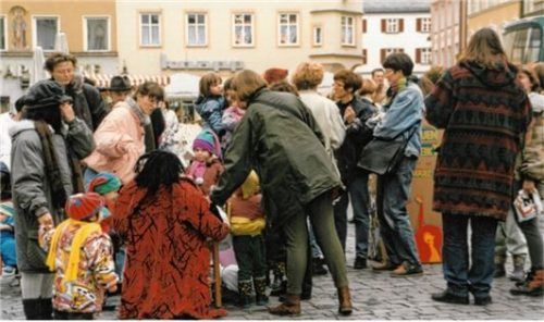 Es gab auch spezielle Veranstaltungen für Frauen, wie hier am Max-Josefs-Platz, ebenfalls 1994.