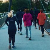 Joggen vor der Arbeit – mit Stirnlampe und Hund im Schlepptau