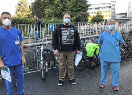 Harter Job in Zeiten von Corona: die Klinikbeschäftigten (von links) Burkhard Becker, Markus Thumes und Barbara Kollmannsberger. Foto Weiser