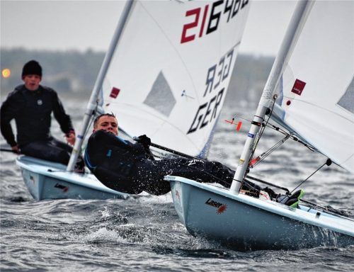 Harter Kampf: die Segler vom Seebrucker Regatta-Verein auf dem Kreuzkurs hinauf zur Luvtonne.