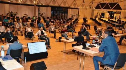 Im Kultur- und Kongresszentrum: Rund 50 Bürger haben an der Bürgerversammlung Süd teilgenommen. Oberbürgermeister Andreas März informierte über die neuesten Projekte und beantwortete die Fragen der Rosenheimer. Foto Schlecker