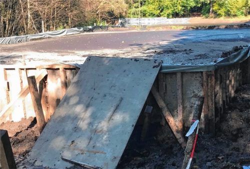 In diesem Schlammabsatzbecken wird der abgesaugte Schlamm gelagert und getrocknet, ehe er auf landwirtschaftlichen Feldern ausgebracht werden soll. Foto Kirchner