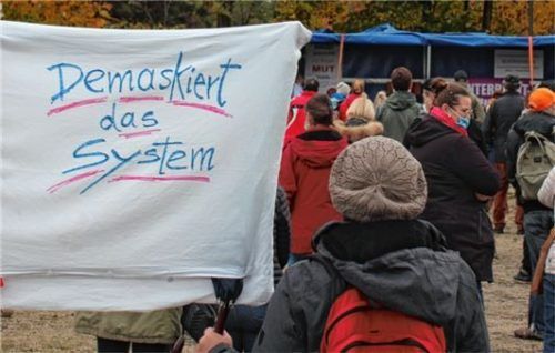 Insbesondere die Beschlüsse der Politik zur Bekämpfung der Corona-Pandemie stehen bei den Demonstranten in der Kritik.