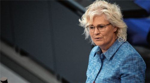 Justizministerin Christine Lambrecht sorgte mit einem Gesetzesentwurf in fast ausschließlich weiblicher Form nicht nur für Streit in der Koalition, sondern auch für Kritik unserer Leserbriefschreiber. Foto dpa