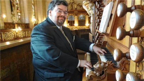 Kirchenmusiker Rudolf Peter aus Landau ist zu Gast beim Orgelmittwoch in Kolbermoor.Foto re