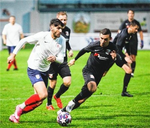 Lucas Knauer (in weiß) steht dem TSV Wasserburg nach seiner Rotsperre wieder zur Verfügung.Foto John Cater