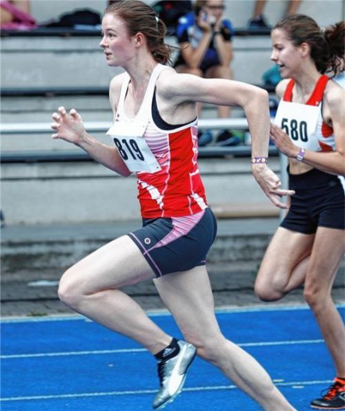 Miriam Kauer vom TSV 1860 Rosenheim wurde bayerische Meisterin über 400 Meter der Jugend U20.
