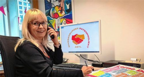 Monika Barthold-Rieger koordiniert den Wasserburger Helferkreis und die Arbeit der Paten. Als Pfarramtsassistentin ist sie gut vernetzt: das hilft. Foto Rieger