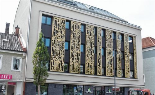 Neue Optik für die Innstraße 40: Das Gebäude mit goldener Fassade ist ein Projekt von Stoeger Architekten. Fotos Hausmann