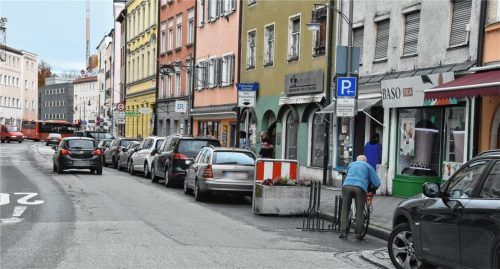Neue Planung für die Kaiserstraße: Dort, wo sich jetzt die neun Stellplätze befinden, soll in Zukunft ein Fahrradschutzstreifen entstehen. Foto Schlecker