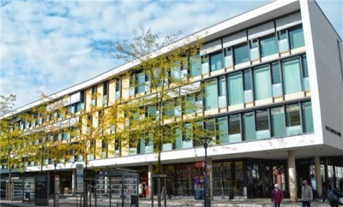 Ort des Geschehens: Am Rosenheimer Busbahnhof hat es in den vergangenen Wochen immer wieder Beschwerden wegen Lärmbelästigung gegeben. Foto Sautter