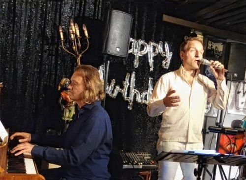Pianist Walter Lang und Jazzvokalist Philipp Weiss präsentierten im „Le Pirate“ ihr neues Album „DARK Licht“. Foto friedrich
