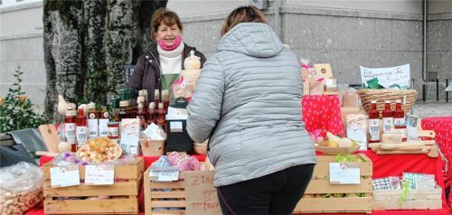 Produkte aus Zirben – unter anderem auch in Form von Likör, Schnaps oder Marmelade – hatte Diana Audi-Kalinka im Sortiment. Fotos  Strim