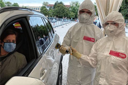 Testen hilft – sogar bei der Urlaubsplanung: Gäste aus Risikogebieten dürfen in Bayern übernachten, wenn sie einen negativen Test vorweisen können. Unser Foto zeigt die Teststation an der Loretowiese. Foto Landratsamt