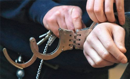 Weil er seine Schulden nicht bezahlte, musste sich ein 51-jähriger Kolbermoorer vor dem Amtsgericht Rosenheim verantworten. Nach einem längeren Spanienaufenthalt wurde er am Flughafen festgenommen. Foto dpa