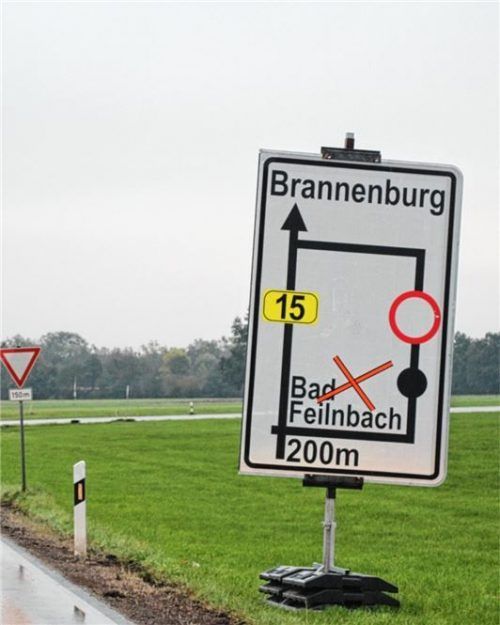 Weiträumig der Umleitung folgen heißt es ab heute von Bad Feilnbach in Richtung Brannenburg.Fotos  Strim