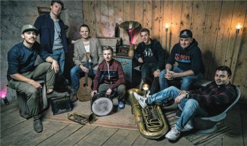 young art festival sck

Die Gruppe Luegstoa C