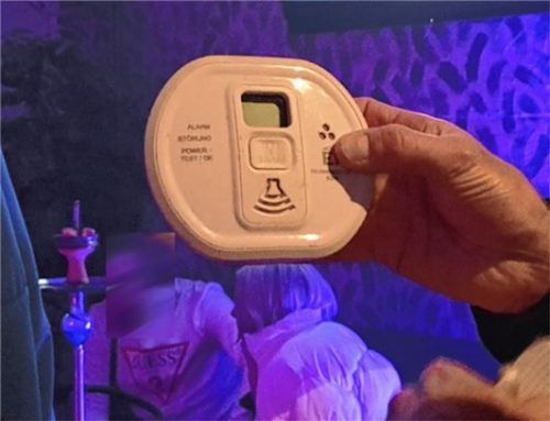 Zur Überprüfung des Kohlenmonoxid-Wertes: Dieses Warngerät ist verpflichtend in Shisha-Bars.