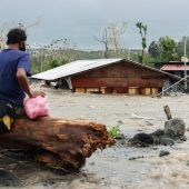 Taifun „Goni“ stürmt mit 295 km/h über die Philippinen