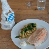 Confierter Saibling auf Spitzkohlgemüse mit Graupenrisotto (Zutaten für 4 Personen)