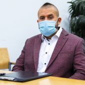 „Blaue Augen Blaues Blut“ – Streit um Polizeianwärter-Tattoo
