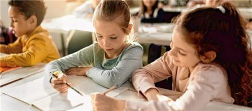 Aktuell besuchen 100300 Grundschulkinder Privatschulen. (Die Aufnahme entstand vor der Corona-Pandemie). Foto istock