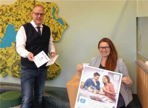 Anreize schaffen: Bürgermeister Martin Bartlweber und Touristinfo-Leiterin Anna Esterlechner wollen die ortsansässige Gastronomie unterstützen.Foto RE