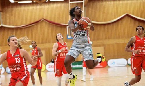 Auf dem Sprung: Kelly Moten lieferte 16 Punkte zum Wasserburger Sieg ab.Foto Butzhammer