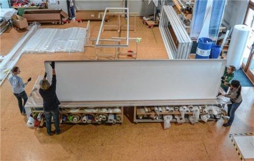 Blick in die Produktion von Deckenelementen für das Sprengel-Museum in Hannover.