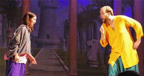 Blonde (Stella Dicusara) bringt den Haremswächter Osmin (Davide Ragnarsson) auf die Palme.Fotos janka