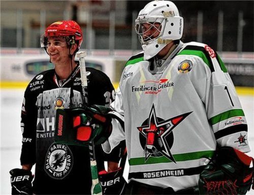 Brüderduell: Trotz der 2:10 Niederlage lacht Passaus Lukas Stettmer, der seinen Bruder Jonas im Starbulls-Tor allerdings nicht überwinden konnte.