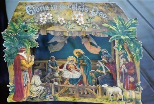 Das älteste Ausstellungsstück: Diese Krippe besteht komplett aus Papier und ist 100 Jahre alt.