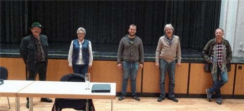Der alte und neue Vorstand (von links): Wast Voit (Vorsitzender), Hannelore Nagl (Schriftführerin), Mathias Kloo (Kassier), Peter Lindner (Zweiter Vorsitzender) und Christian Poitsch als Beisitzer und Vertreter der Stadt Kolbermoor.Foto re