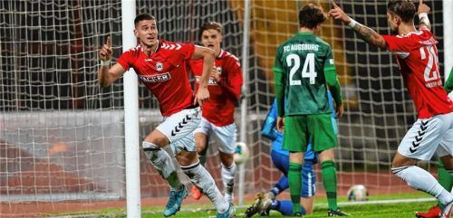 Die 1:0- Führung für Burghausen durch Andrija Bosnjak. Foto  Butzhammer