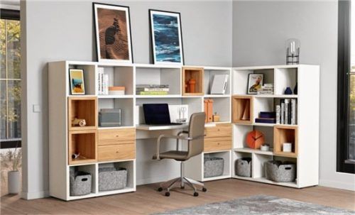 Die Kombination von Holz- und Lackoberflächen lässt den Heimarbeitsplatzes wohnlich wirken. Foto VDM/huelsta