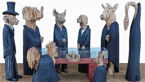 Die Kunsthistorikerin Dr. Birgit Löffler hat eine Videoführung durch die Ausstellung von Andreas Kuhnlein erarbeitet. Unser Bild zeigt die Installation „Rache der Tiere“ oder „Die Krone der Schöpfung“.Foto holztechnisches Museum