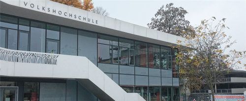 Die Volkshochschule in Kolbermoor: Der Vortrag von Michael Meyen von der LMU München sowie der geplante Abend mit Professor Franz Ruppert von der Katholischen Stiftungshochschule sorgen für Diskussionen unter unseren Lesern.Foto Weinzierl