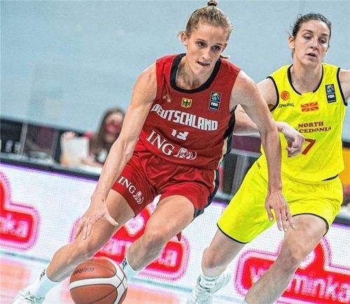Die Wasserburgerin Leonie Fiebich erzielte in beiden Spielen zusammen 26 Punkte für die deutsche Damen-Basketballnationalmannschaft. Foto FIBA