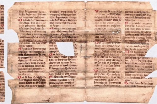 Diese Fragmente des Nibelungenliedes lagern im Rosenheimer Stadtarchiv. Foto re