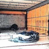 Flüchtlinge müssen tagelang in Lkw-Auflieger ausharren