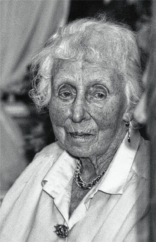 Elisabeth Kronseder erhielt neben der Samerberger Ehrenbürgerschaft auch das Bundesverdienstkreuz am Bande. Sie starb vor 30 Jahren. Foto Hötzelsperger