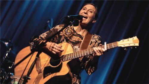 Helga Brenninger live auf der Bühne.Foto re
