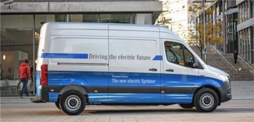 In der Stufe „D++“ nutzt der eSprinter den Schwung etwa beim Ausrollen vor auf Rot geschalteten Ampeln. Foto Daimler