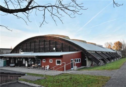 In der Tennishalle in Waldering rollen seit dem gestrigen Freitag wie in allen anderen Indoor-Sportstätten keine Bälle mehr. Foto Schlecker